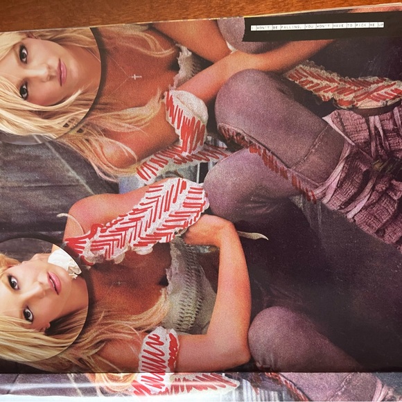 Britney Spears The Tour 2001 Program Book - Picture 9 of 12